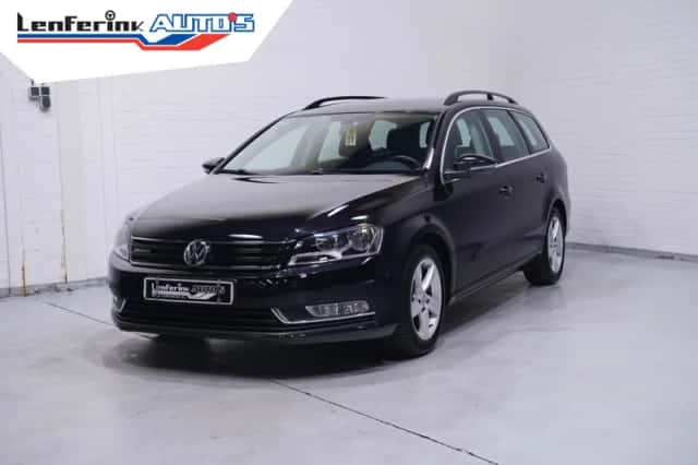 Volkswagen Passat (2013) thumbnail 2
