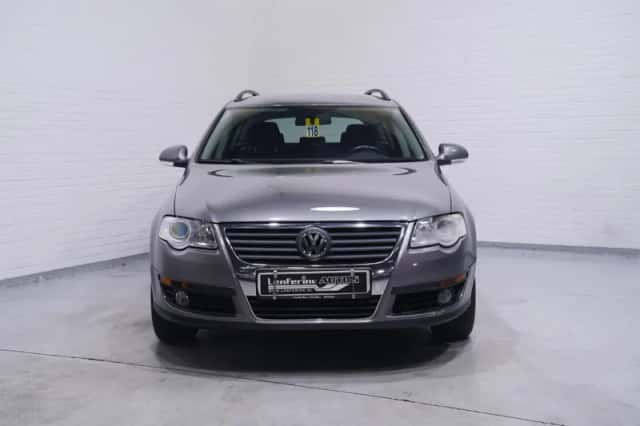 Volkswagen Passat (2008) thumbnail 3