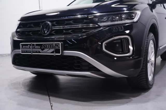 Volkswagen T-Roc (2024) thumbnail 6