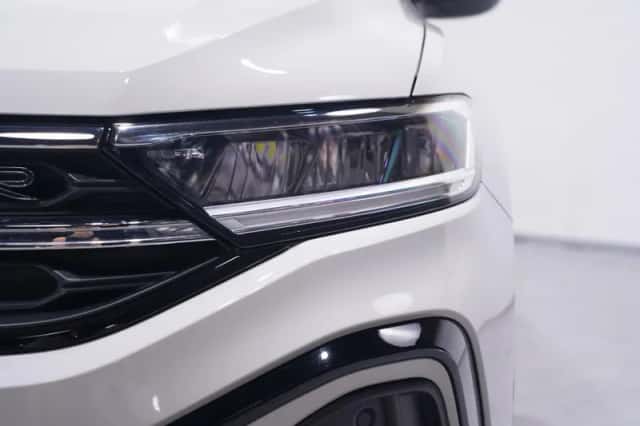 Volkswagen T-Roc (2024) thumbnail 5