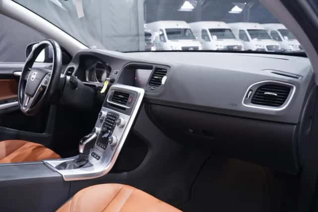 Volvo V60 (2018) thumbnail 117