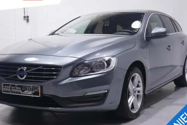Volvo V60 (2016) thumbnail 1