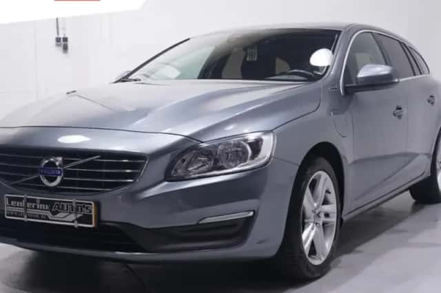 Volvo V60 (2016) thumbnail 1