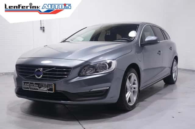 Volvo V60 (2016) thumbnail 2