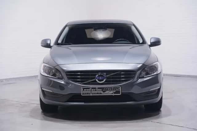 Volvo V60 (2016) thumbnail 3