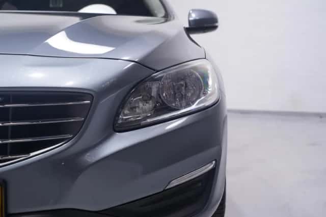 Volvo V60 (2016) thumbnail 5