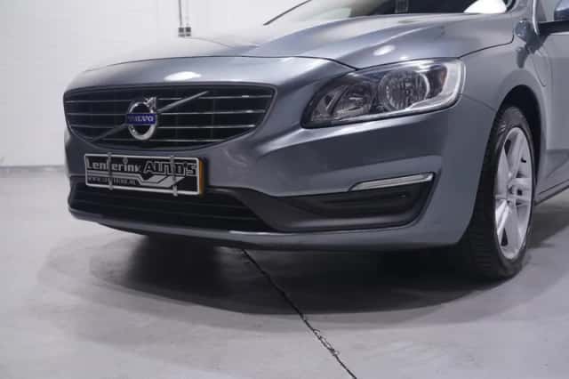 Volvo V60 (2016) thumbnail 6