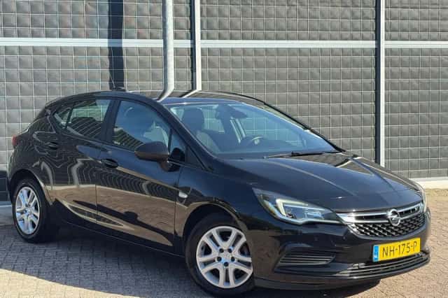 Opel Astra (2017) thumbnail 1