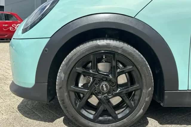 MINI Cooper (2024) thumbnail 3
