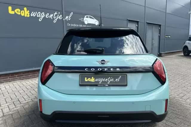 MINI Cooper (2024) thumbnail 5