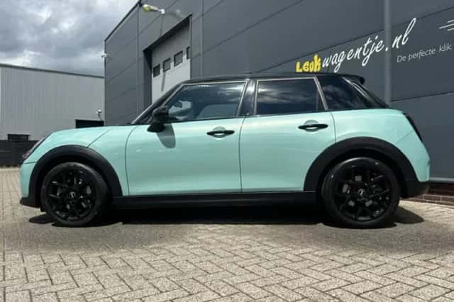 MINI Cooper (2024) thumbnail 6