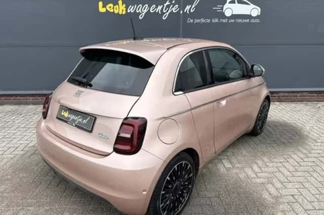 Fiat 500 (2021) thumbnail 2