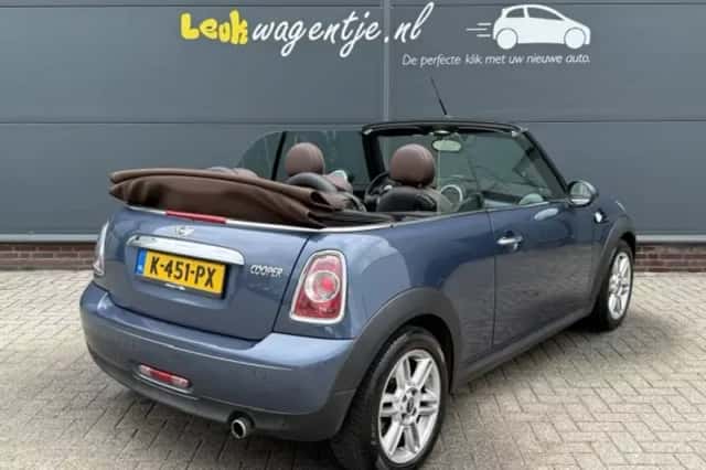 MINI Cabrio (2011) thumbnail 2