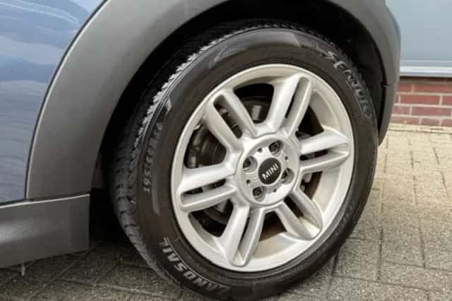 MINI Cabrio (2011) thumbnail 3