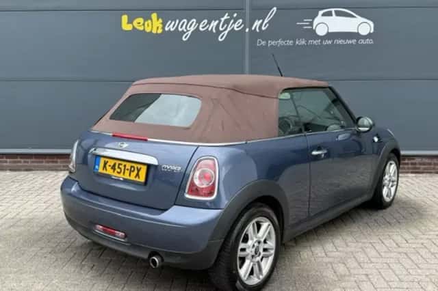 MINI Cabrio (2011) thumbnail 4