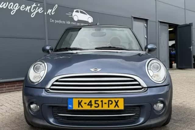 MINI Cabrio (2011) thumbnail 5
