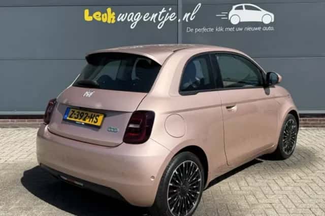 Fiat 500 (2022) thumbnail 2