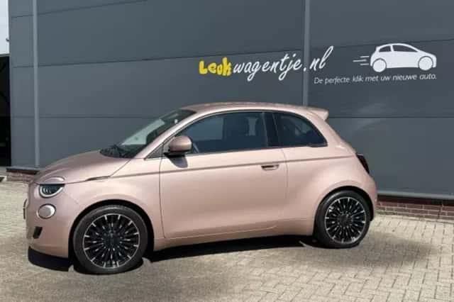 Fiat 500 (2022) thumbnail 3