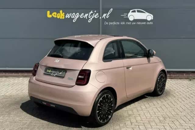 Fiat 500 (2023) thumbnail 2