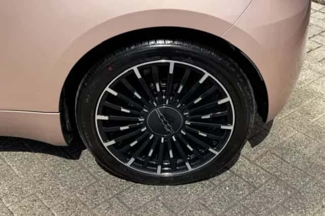 Fiat 500 (2023) thumbnail 3