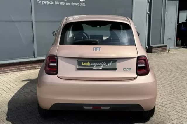 Fiat 500 (2023) thumbnail 5