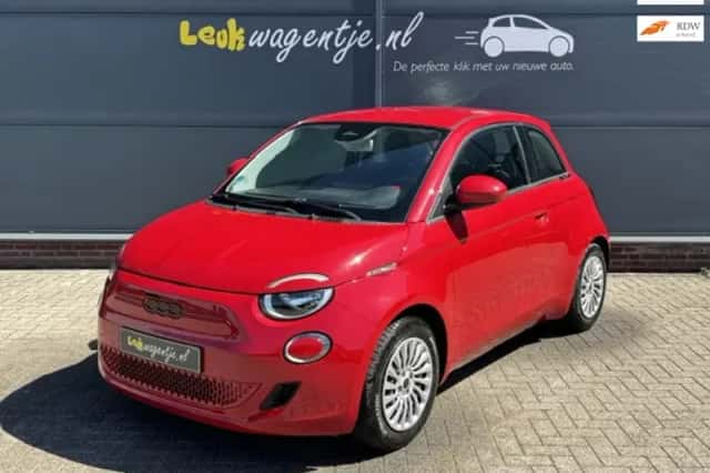 Fiat 500 (2023) thumbnail 1