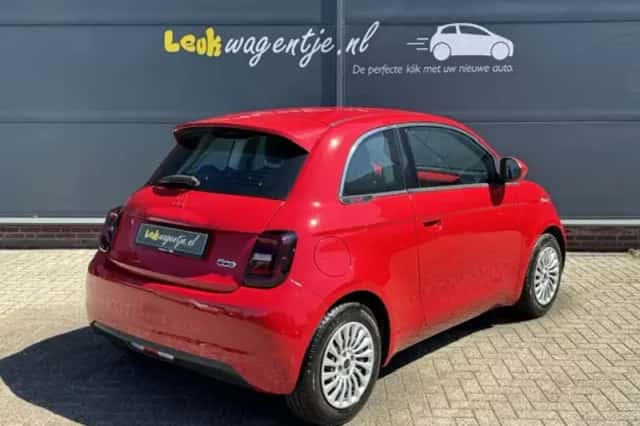 Fiat 500 (2023) thumbnail 2