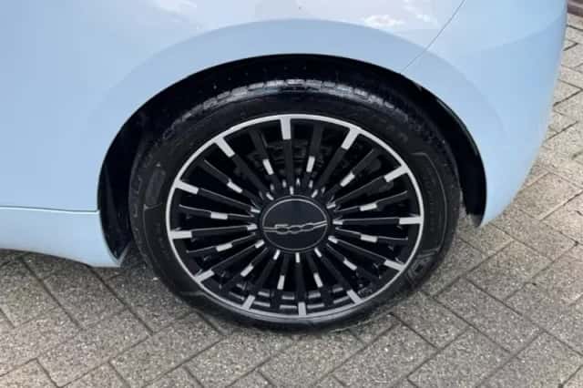 Fiat 500 (2021) thumbnail 3