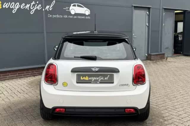MINI Mini Electric (2023) thumbnail 5