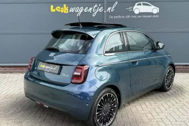 Fiat 500 (2021) thumbnail 2