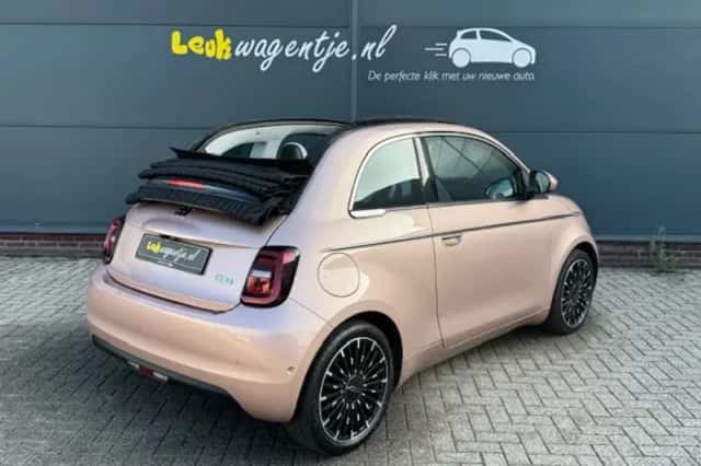 Fiat 500 (2022) thumbnail 2