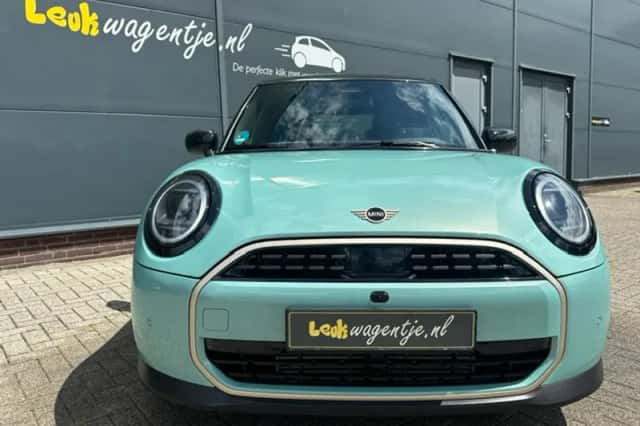 MINI Cooper (2024) thumbnail 4