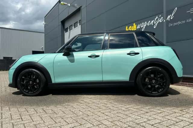 MINI Cooper (2024) thumbnail 6