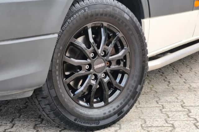 Volkswagen Crafter (2012) thumbnail 4