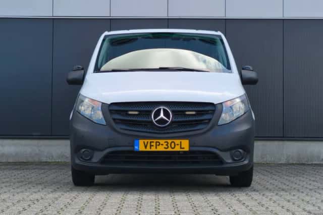 Mercedes-Benz Vito (2020) thumbnail 2