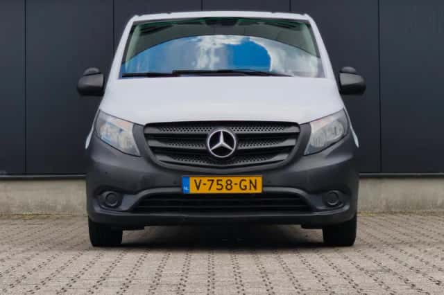 Mercedes-Benz Vito (2017) thumbnail 2