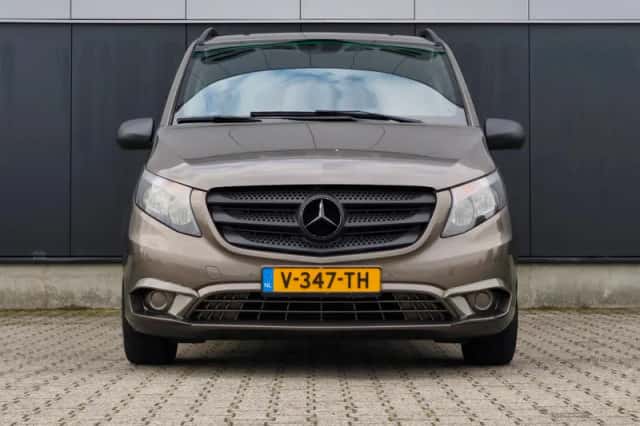 Mercedes-Benz Vito (2018) thumbnail 2