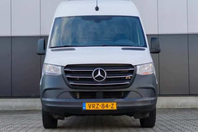 Mercedes-Benz Sprinter (2022) thumbnail 2