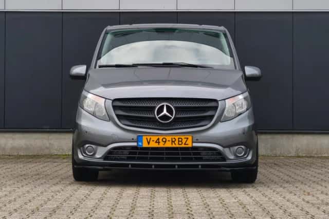 Mercedes-Benz Vito (2022) thumbnail 2
