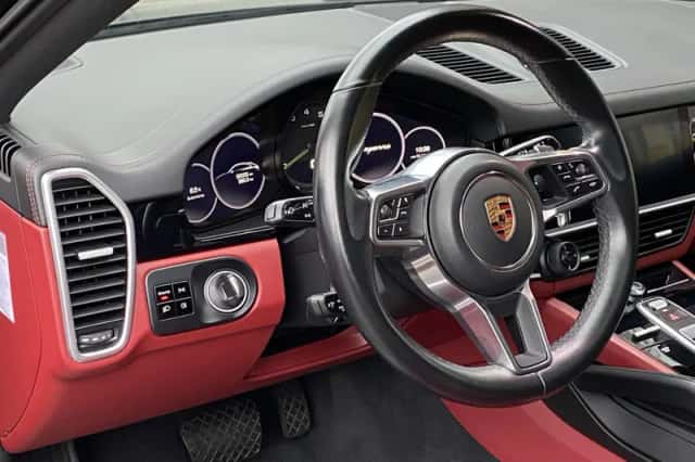Porsche Cayenne (2019) thumbnail 2