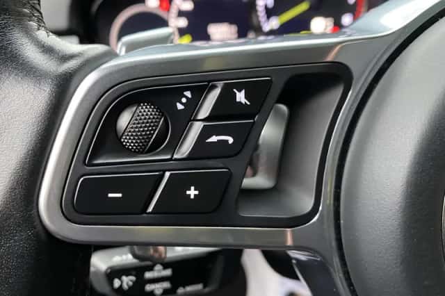 Porsche Cayenne (2019) thumbnail 32