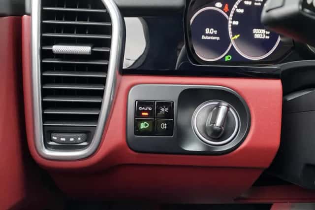 Porsche Cayenne (2019) thumbnail 36