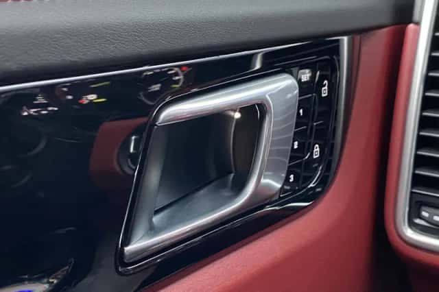 Porsche Cayenne (2019) thumbnail 37