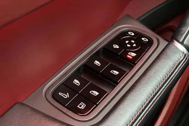Porsche Cayenne (2019) thumbnail 38
