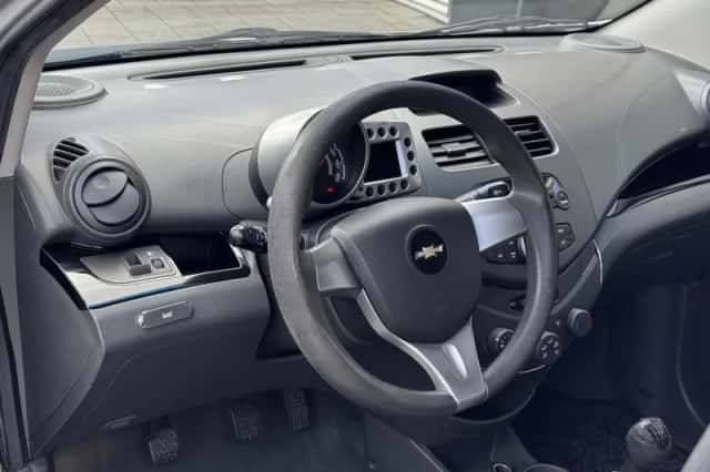 Chevrolet Spark (2010) thumbnail 2