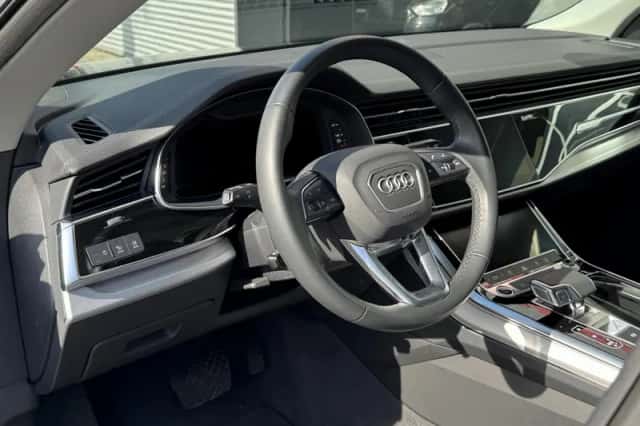 Audi Q8 (2023) thumbnail 2