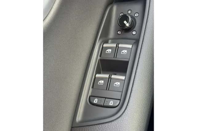 Audi Q8 (2023) thumbnail 38