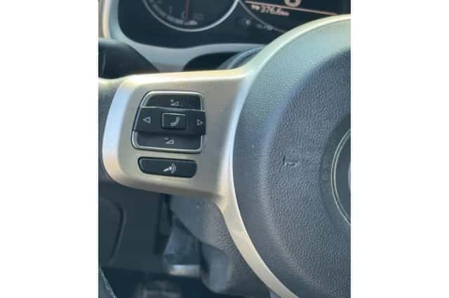 Volkswagen Beetle (2016) thumbnail 26