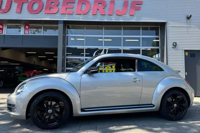 Volkswagen Beetle (2016) thumbnail 6