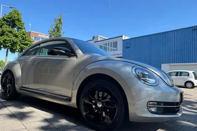 Volkswagen Beetle (2016) thumbnail 7